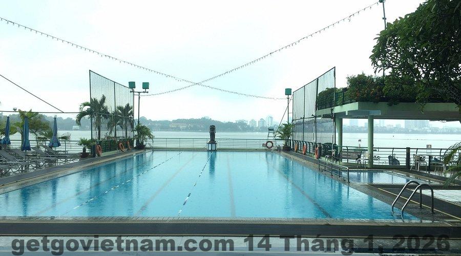 Hồ bơi trong nhà tại The Hanoi Club Hotel & Lake Palais Residences