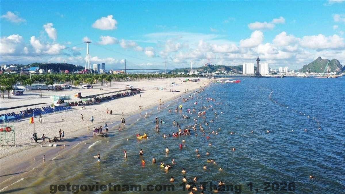 Bãi biển Bãi Cháy gần Khách Sạn Minh Gia 1