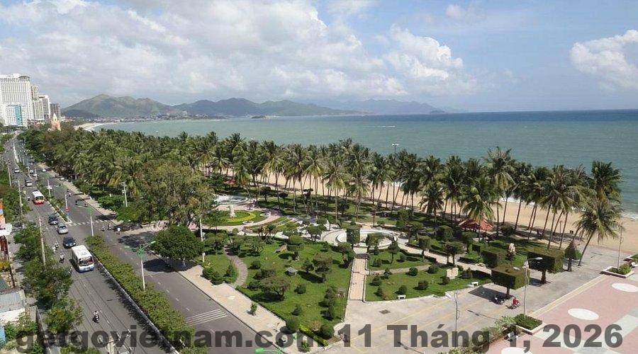 Nhân viên tại Thanh Bình Hotel với thái độ phục vụ thân thiện và nhiệt tình.
