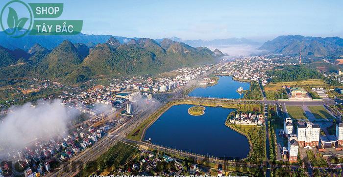 Khách Sạn Tây Bắc Xanh Lai Châu Review 2026: Có đáng ở không? 3 Thành phố Lai Châu nhìn từ trên cao với không gian đô thị nhỏ gọn và yên bình