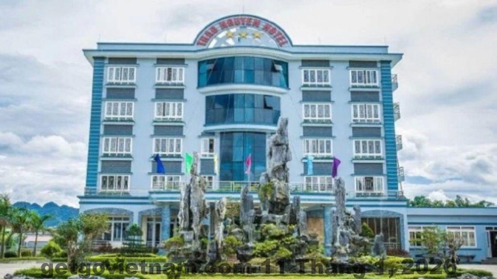 Khu vực lễ tân và không gian chung của khách sạn với phong cách phục vụ đơn giản