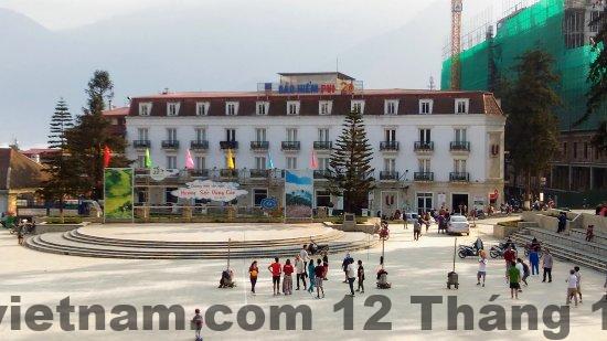 Phố Cầu Mây Sa Pa nơi Hotel Sapa Square tọa lạc với nhiều nhà hàng và quán cafe xung quanh