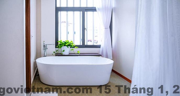 Hồ bơi tại The King Hotel, tuy nhỏ nhưng thích hợp cho những người yêu thích thư giãn.