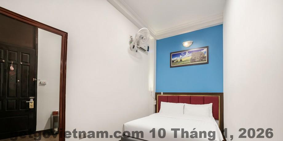 Phòng tiêu chuẩn A25 Hotel Hoàng Đạo Thúy với diện tích vừa phải và nội thất cơ bản