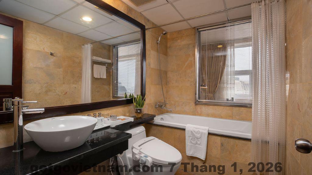 Mặt tiền TK123 Hanoi Hotel trên phố Nam Ngư