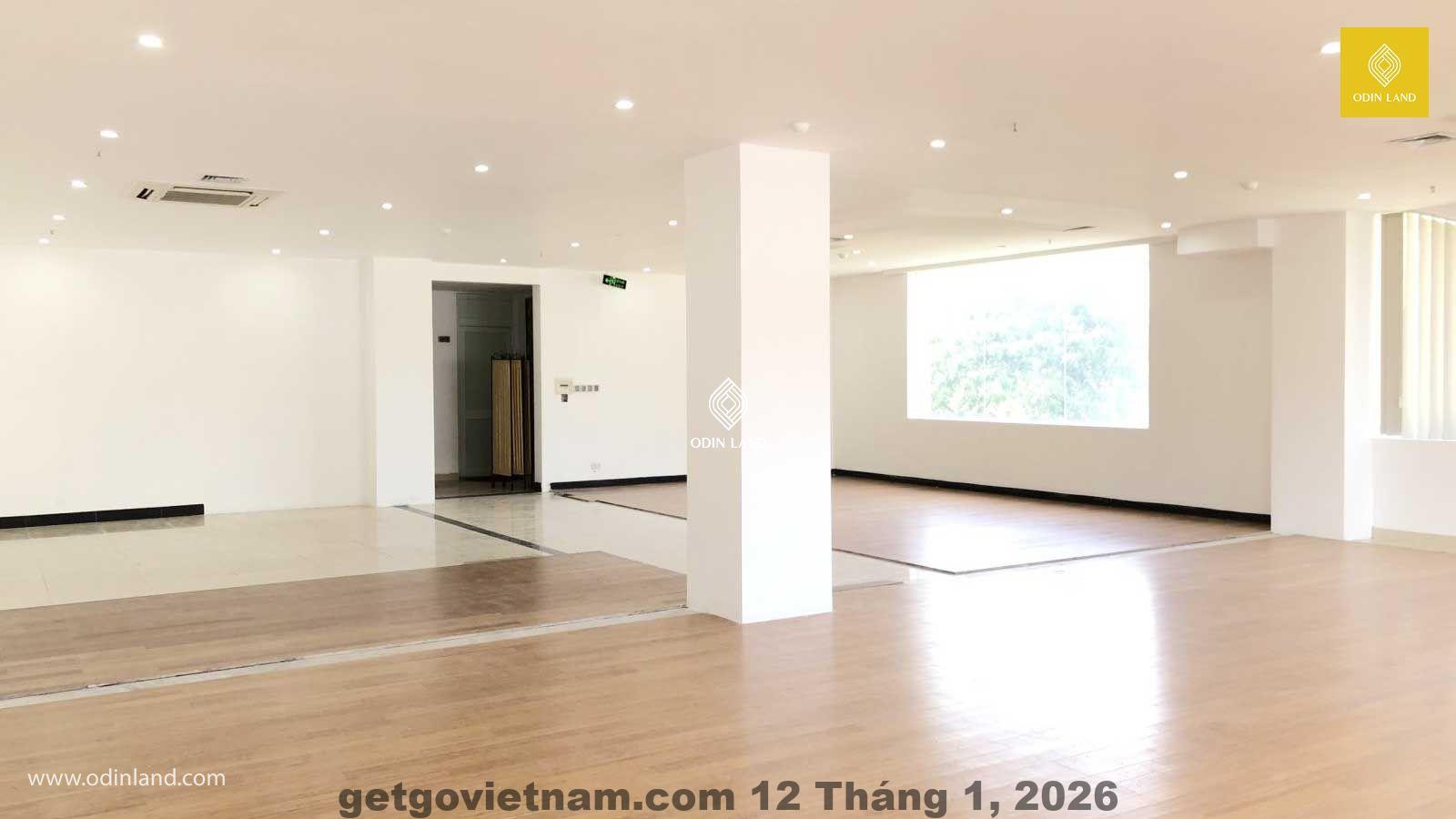 Toàn cảnh Khách sạn Công đoàn Quảng Bá nhìn từ đường Tô Ngọc Vân, Tây Hồ