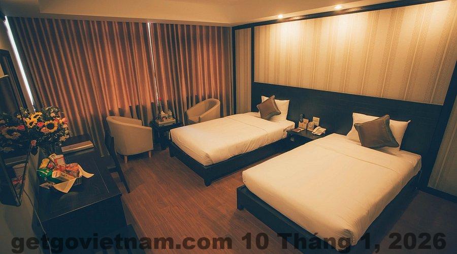 Góc nhìn từ trên cao cho thấy vị trí khách sạn Top Hotel gần các tuyến đường lớn và thuận tiện di chuyển.