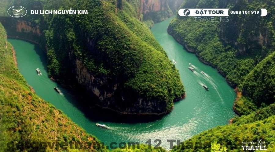 Khung cảnh thị trấn Tam Sơn Quản Bạ – điểm dừng chân trước khi khám phá cao nguyên đá Hà Giang