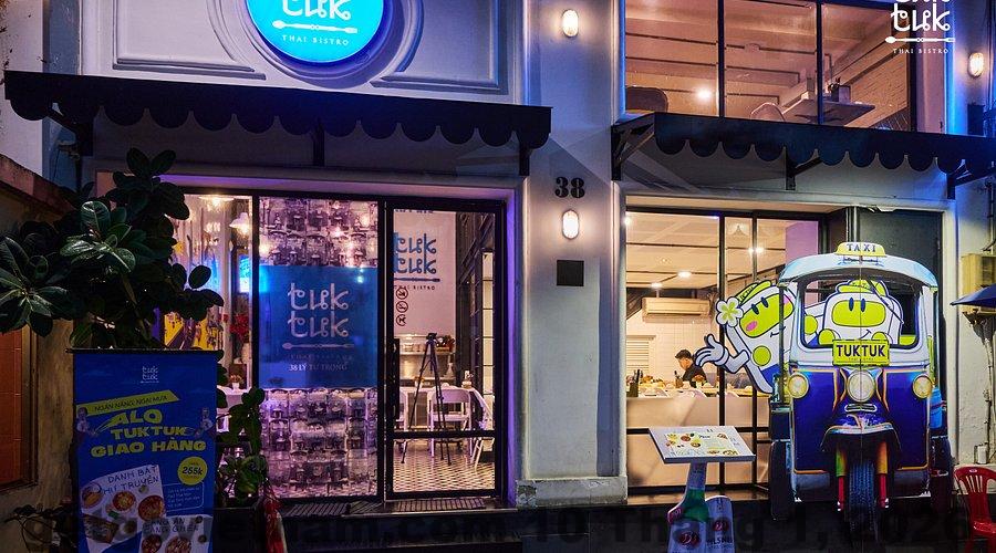 Khách Sạn Hoàng Trang Đánh Giá 2026: Trải Nghiệm Đầy Màu Sắc tại Cao Bằng 5 Nhân viên tại khách sạn – thân thiện, luôn sẵn sàng hỗ trợ khách hàng trong mọi tình huống.