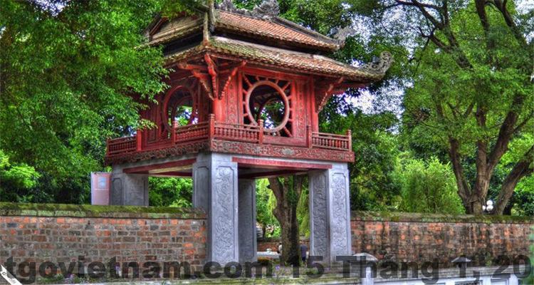 Văn Miếu Quốc Tử Giám Hà Nội nhìn từ bên ngoài, khu vực gần AD Luxury Hotel Hà Nội