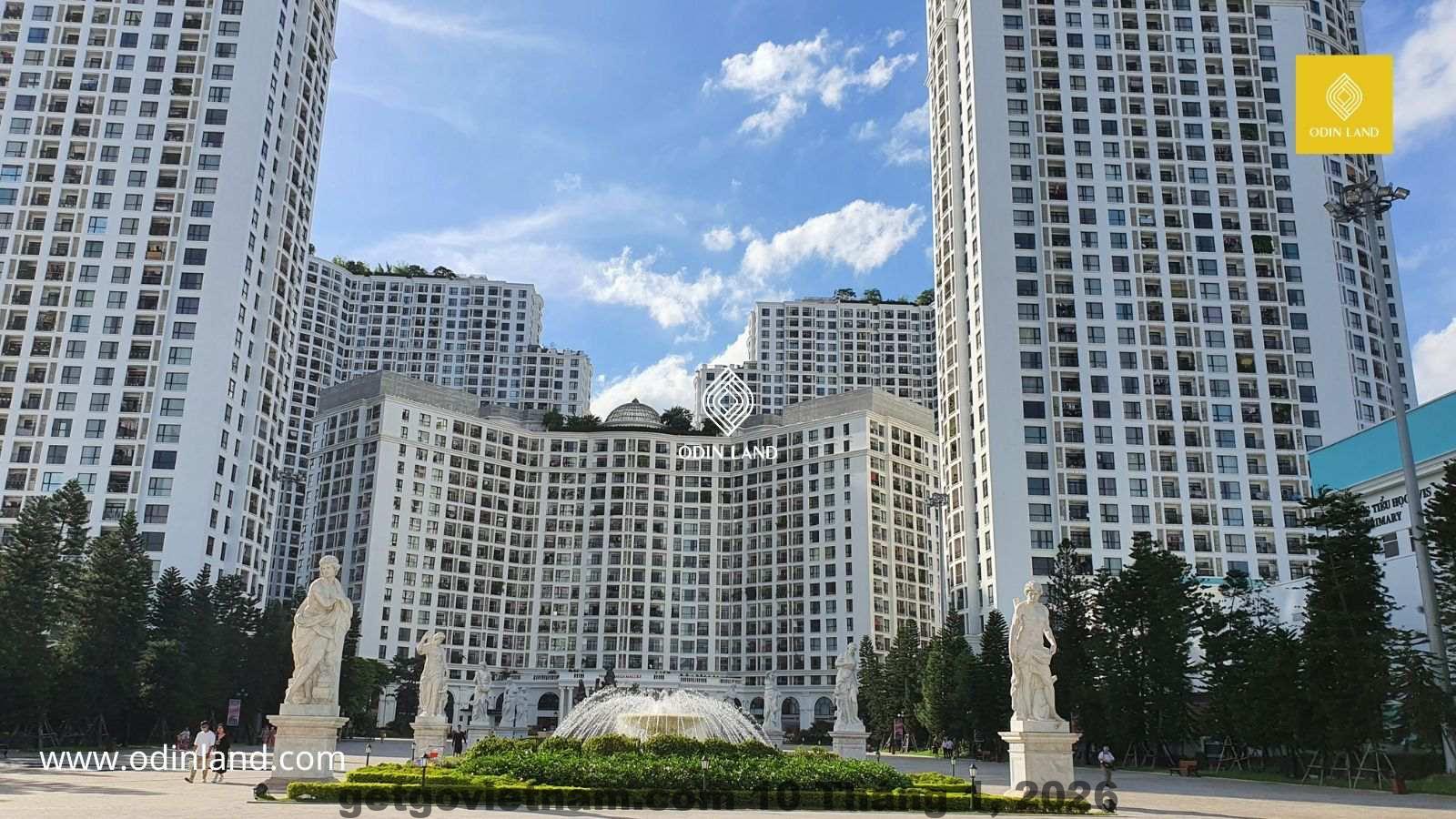 Mặt tiền của khách sạn, với một không gian hiện đại và rộng rãi, phù hợp cho cả khách nghỉ dưỡng lẫn công tác