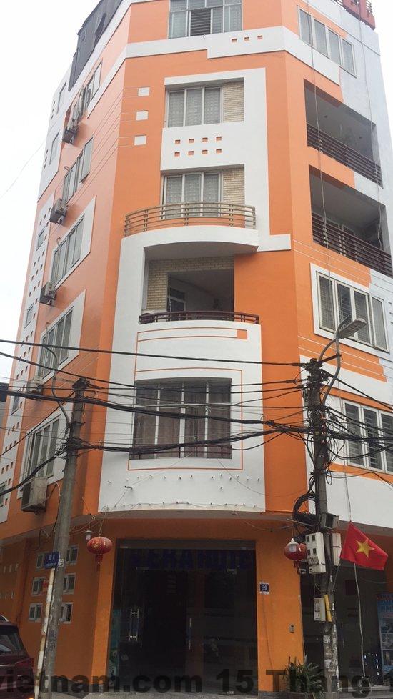 Mặt tiền Khách sạn Vera Hà Nội với thiết kế hiện đại nằm trên phố Thiên Hiền, khu Mỹ Đình