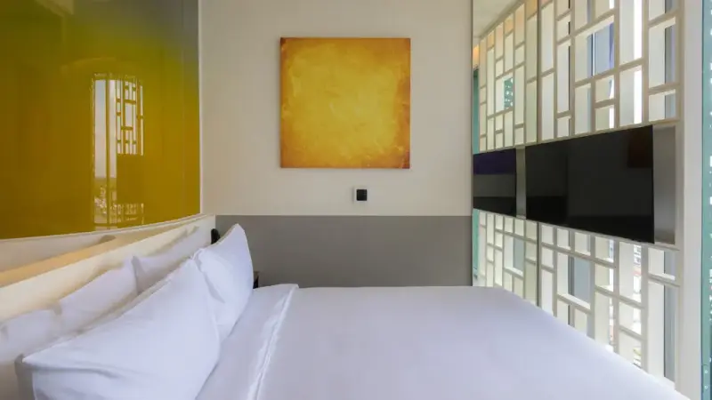 Phòng khách sạn với thiết kế sang trọng, nội thất tinh tế