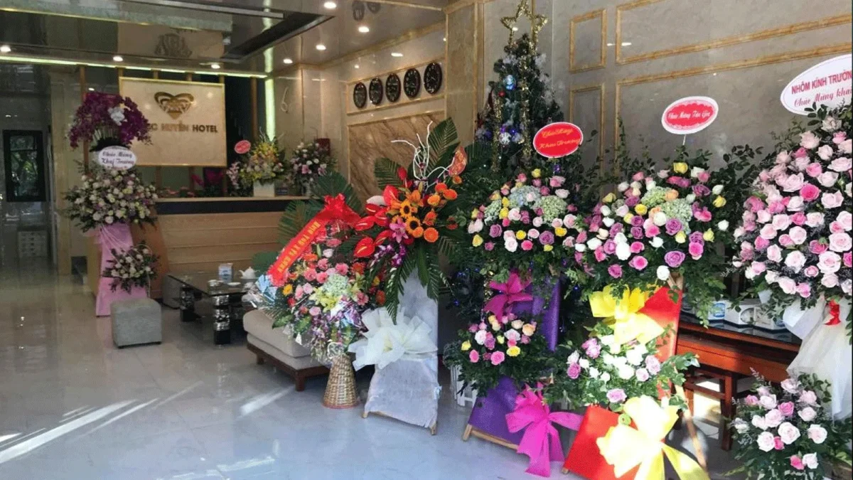 Phòng nghỉ Ngọc Huyền Hotel Tam Đảo với nội thất đơn giản và ban công