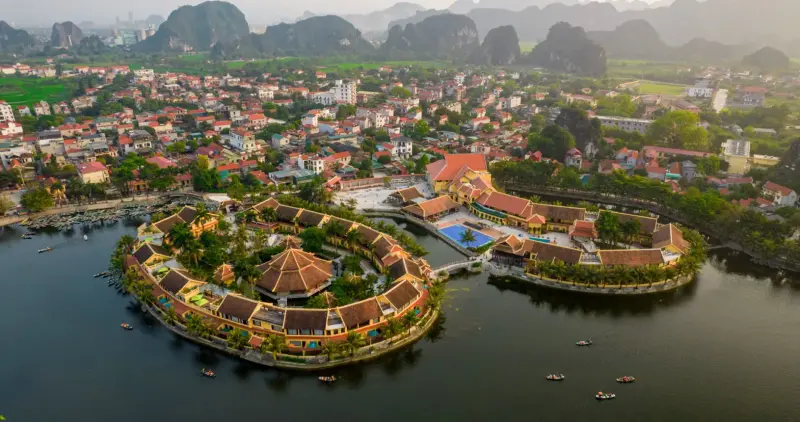 Hồ bơi ngoài trời tại Nam Hoa Hotel Ninh Bình