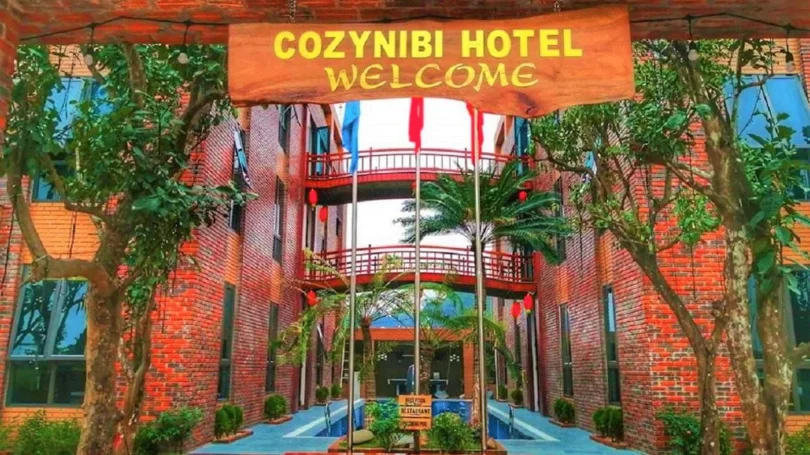 Phòng nghỉ tại Chez Loan Hotel rộng rãi nội thất đơn giản và thoáng sáng