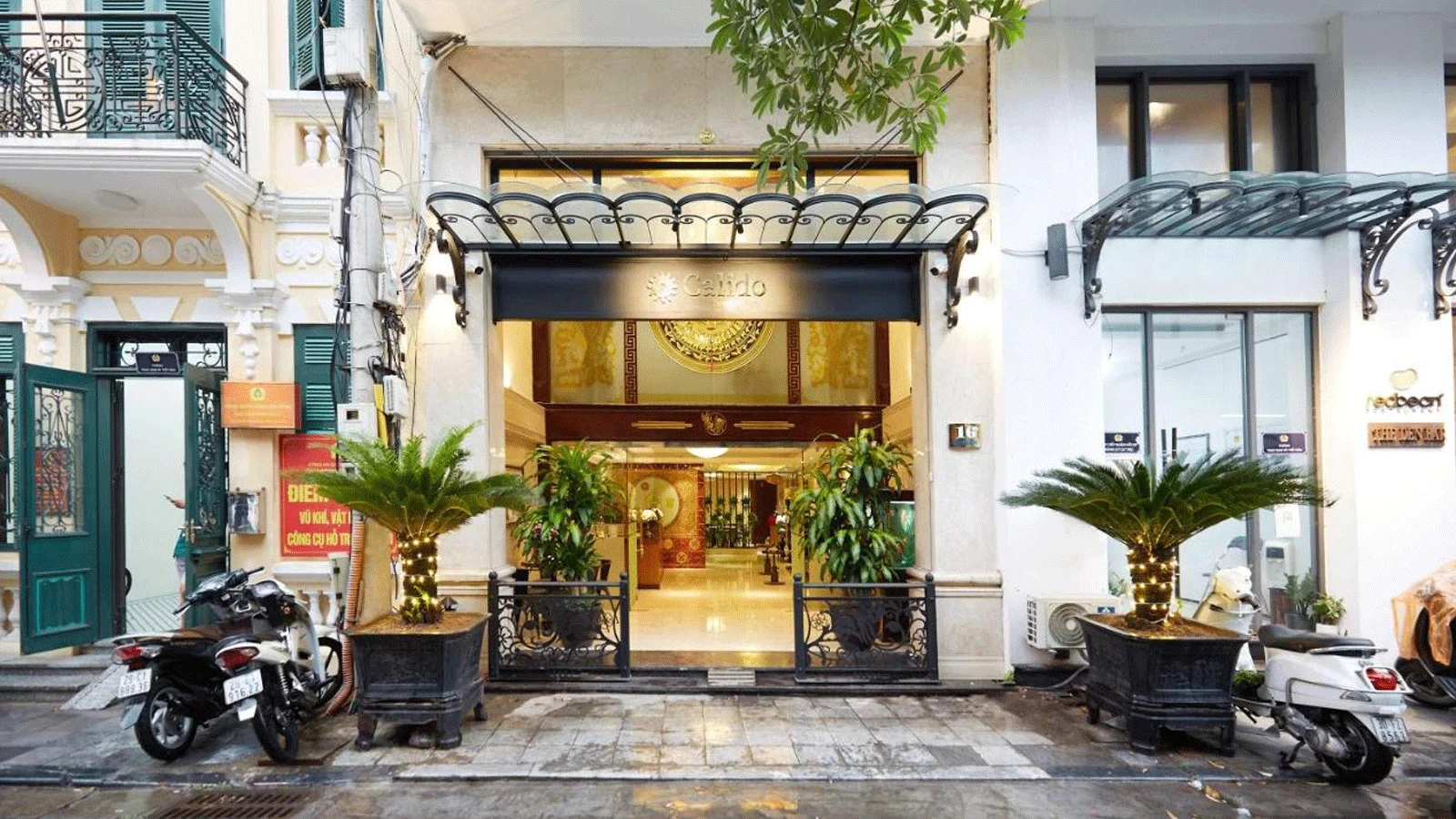 Khu vực phố Hàng Gà – Phố Cổ Hà Nội, nơi Hanoi City Hotel tọa lạc