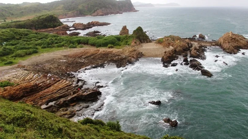 Khu vực trung tâm đảo Cô Tô nhìn từ trên cao gần Khách sạn Cô Tô Island