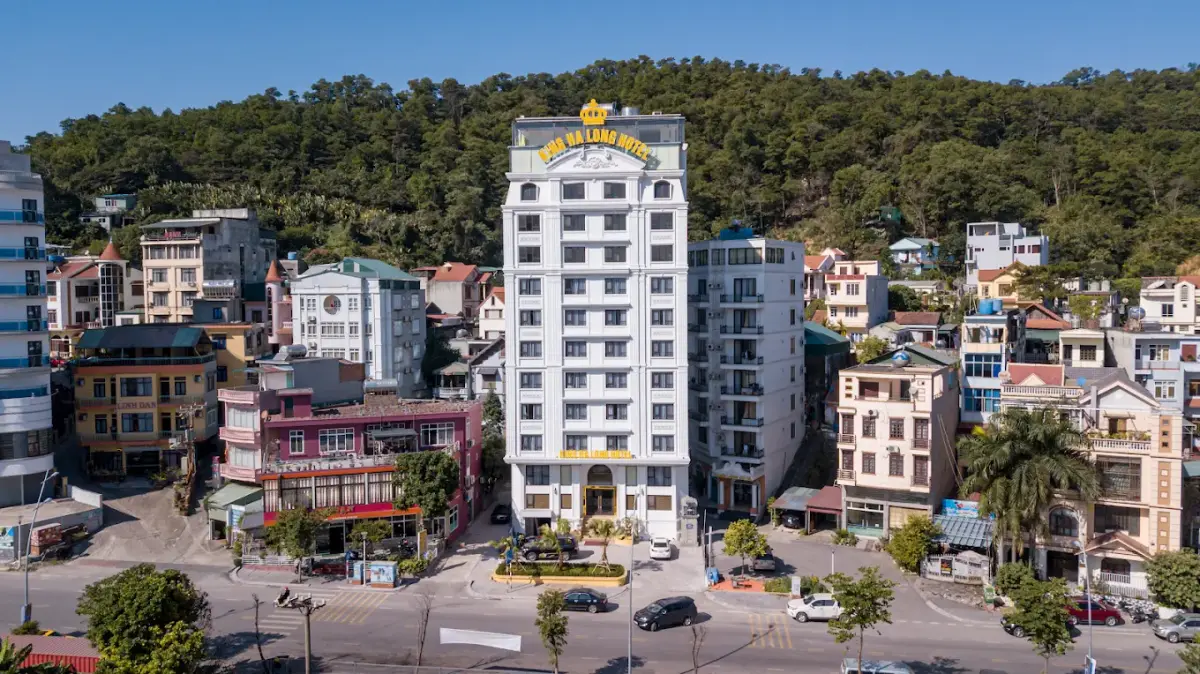 Phòng ngủ tiêu chuẩn tại KINGHOUSE HOTEL Móng Cái với nội thất cơ bản