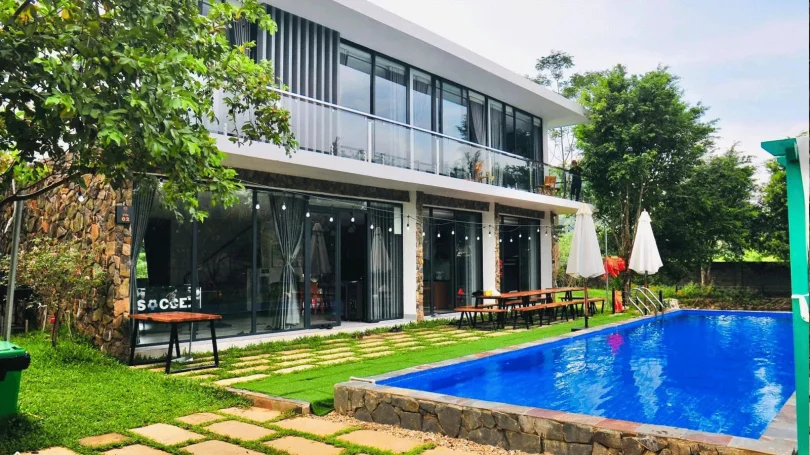 Khu vực ăn sáng đơn giản tại BaVi Gateway Hotel