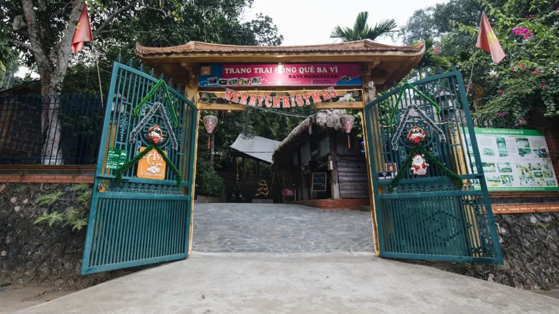 Không gian tổng thể Khách sạn Minh Long phù hợp nghỉ dưỡng ngắn ngày