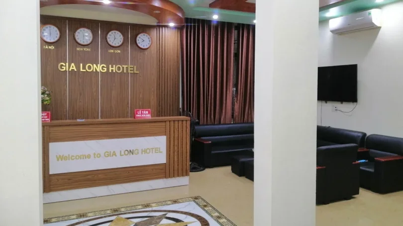 Khánh Linh Hotel Hạ Long Review 2026: Ở được – nhưng có đáng quay lại? 5 Khu vực lễ tân Khánh Linh Hotel với nhân viên thân thiện, hỗ trợ nhanh
