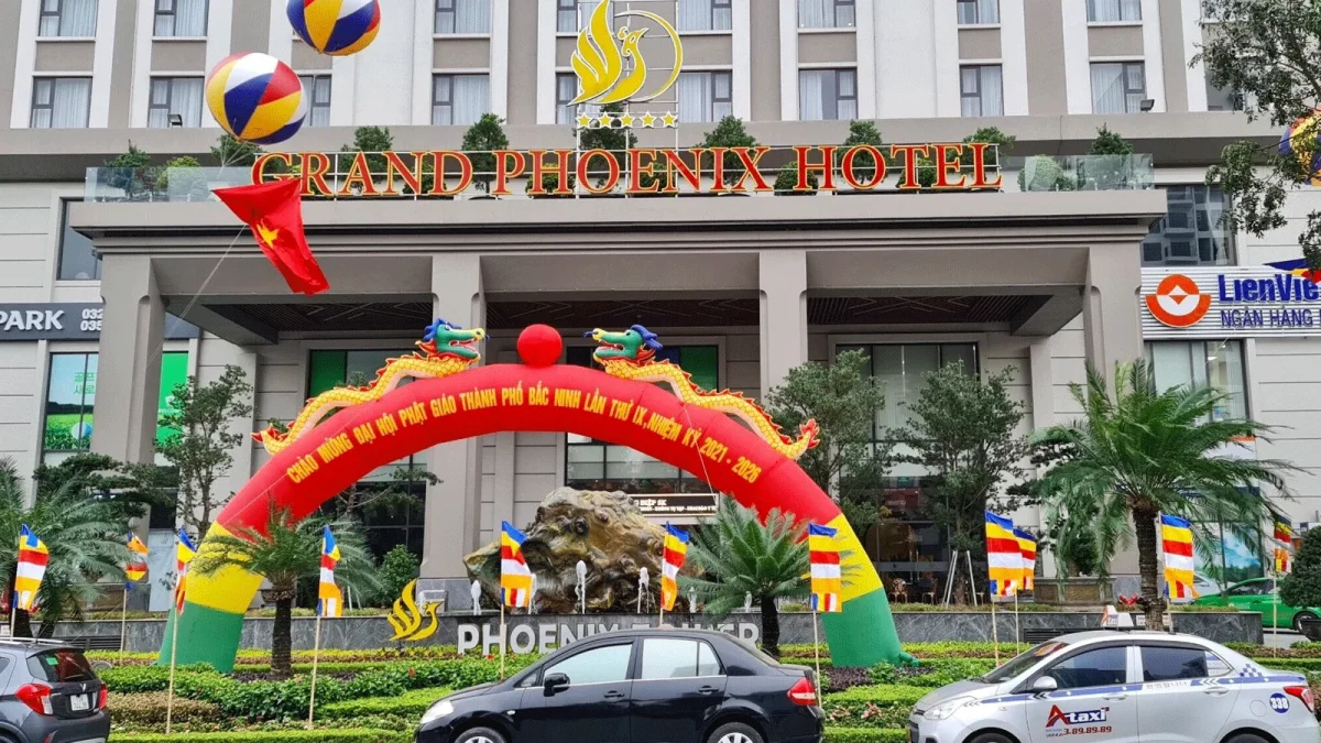 Mặt tiền PHU GIA HOTEL Bắc Ninh trên đường Lý Thường Kiệt