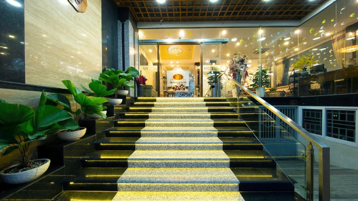 Khu vực lễ tân khách sạn Thanh Bình Sìn Hồ, không gian đơn giản, gọn gàng