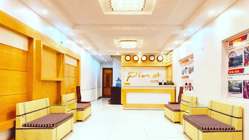 Hồ bơi ngoài trời tại The Ireland Hotel, là nơi lý tưởng để thư giãn trong ngày hè oi ả.