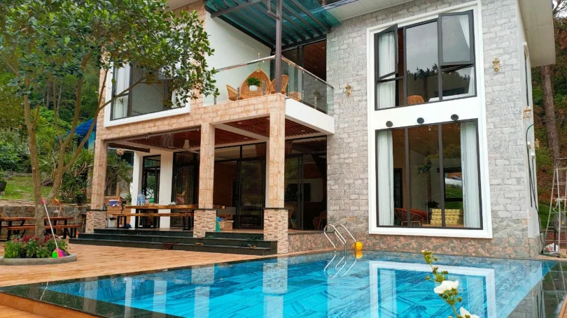 Khuôn viên ngoài trời và khu sinh hoạt chung tại Pond Villa Nhà Ao