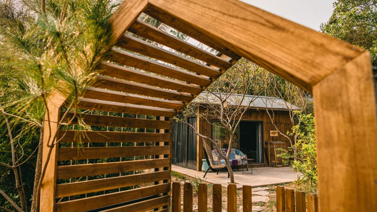 Phòng nghỉ Ao Garden Sóc Sơn phong cách mộc