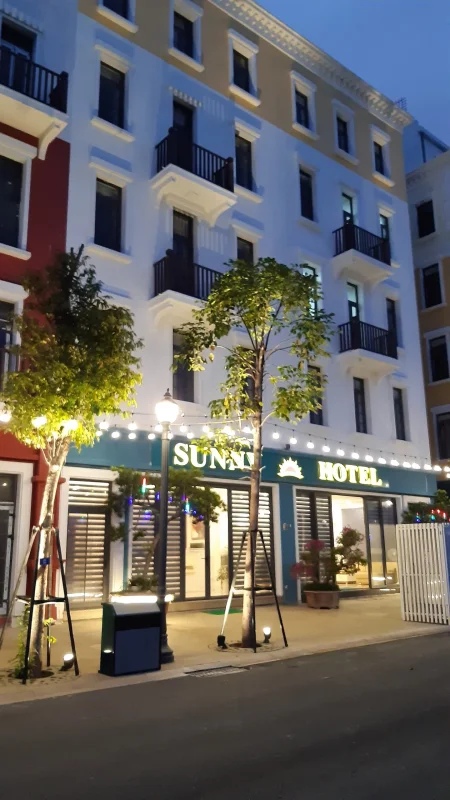 Một buổi sáng tại Sunny Hotel Nguyên Hồng, thực đơn ăn sáng với các món Việt Nam đặc trưng.