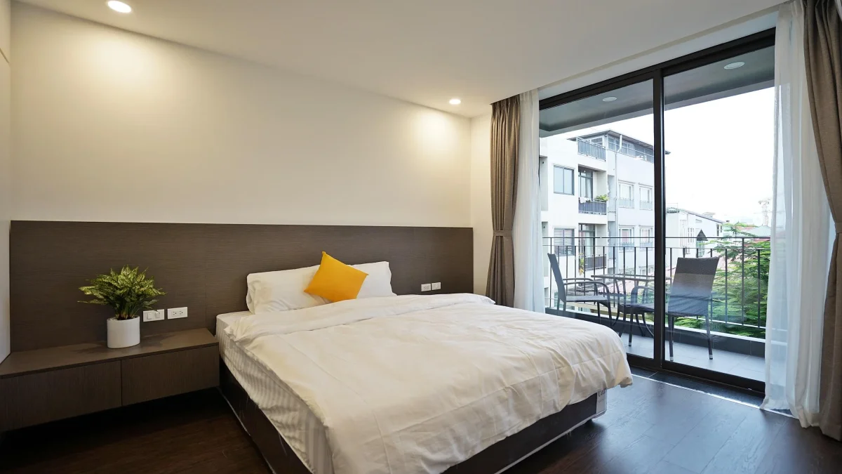 Nhân viên Luxe Paradise Suites Hotel Tô Ngọc Vân thân thiện và hỗ trợ khách tốt