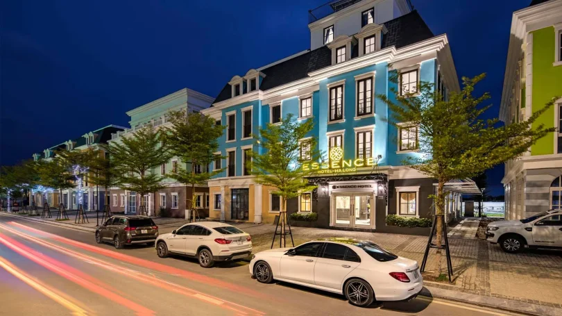 Khu vực lễ tân Holiday Hotel Ha Long Bay với phong cách phục vụ thân thiện