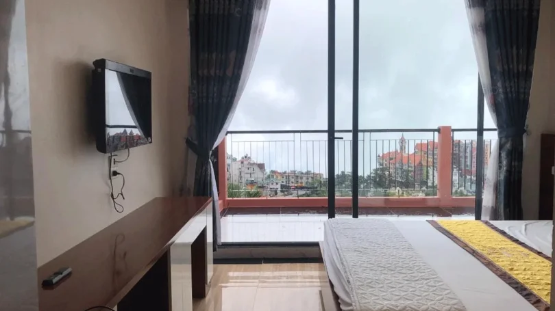 Phòng nghỉ tại Thang Loi Tam Dao Hotel có thiết kế đơn giản, diện tích vừa phải