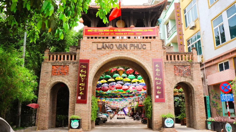 So sánh mức giá hợp lý của Luckful Hotel với các khách sạn trong khu vực.
