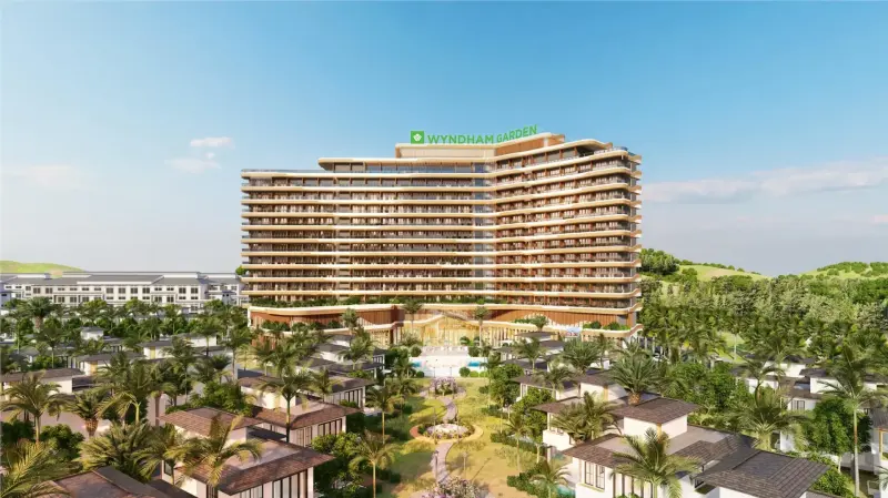 Không gian sảnh và ngoại cảnh Diamond Hotel Vân Đồn rộng rãi, thiết kế hiện đại