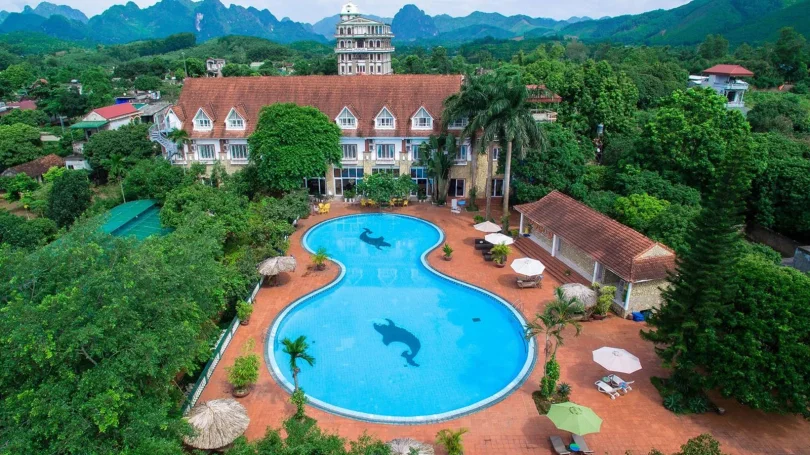 Khu lễ tân Khách Sạn Hoa Viên Kim Bôi với phong cách phục vụ thân thiện