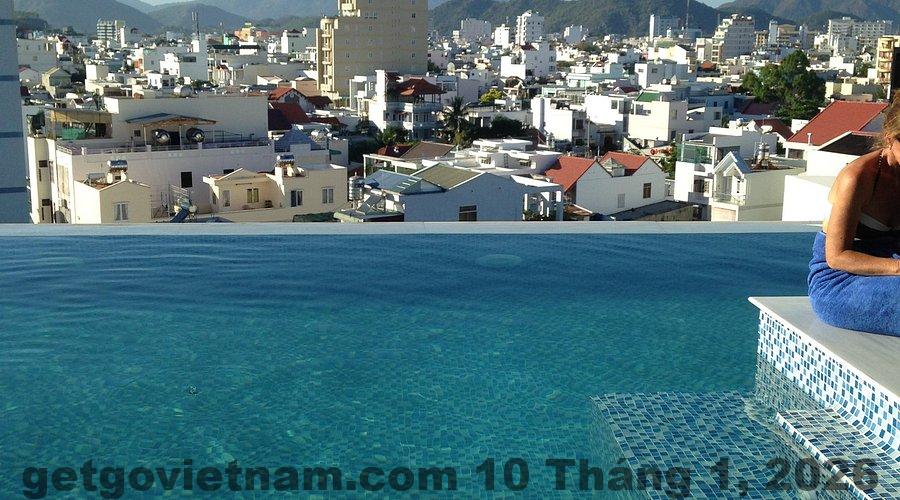 Review Daisy’s Stay Hà Nội 2026: Ở trung tâm nhưng có đáng tiền? 7 Hình ảnh hồ bơi minh họa thường gây nhầm lẫn trên các nền tảng OTA