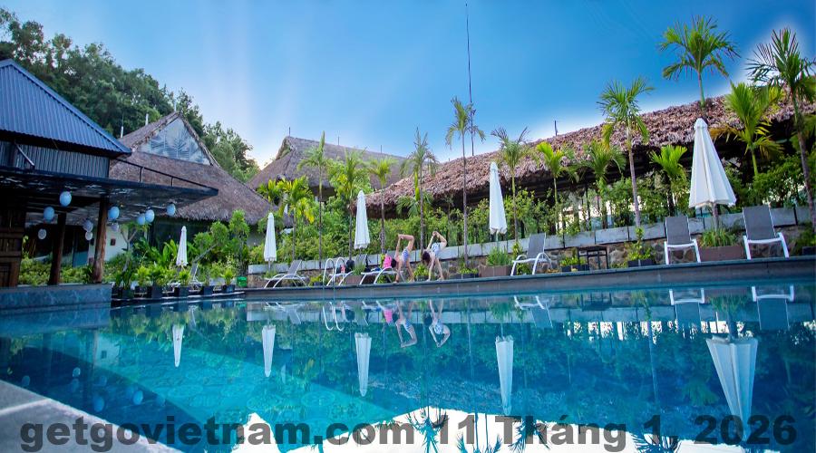 View tổng thể khu hồ bơi tại Khách sạn An Lạc