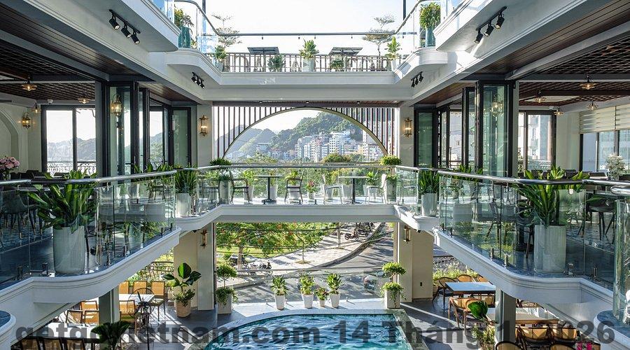 Khu vực trung tâm thị trấn Cát Bà gần Rose Nhung Hotel
