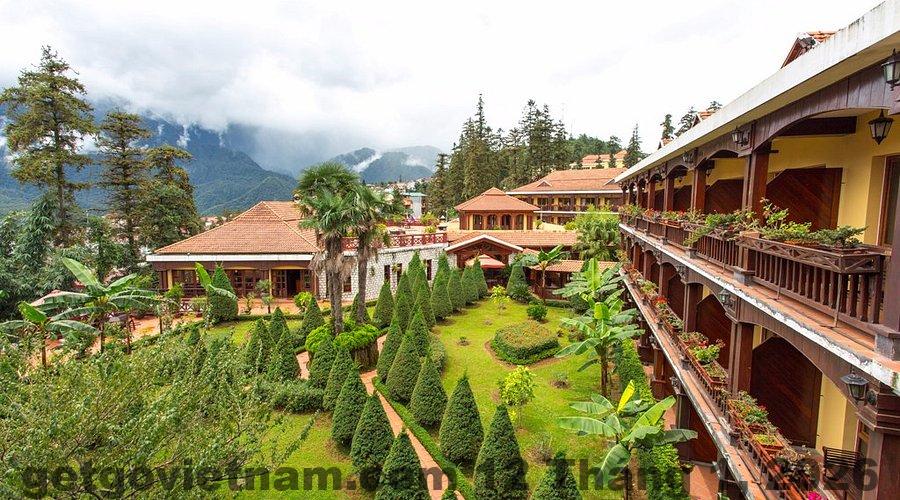 View ban công Anise Sapa Hotel nhìn ra thung lũng Sa Pa