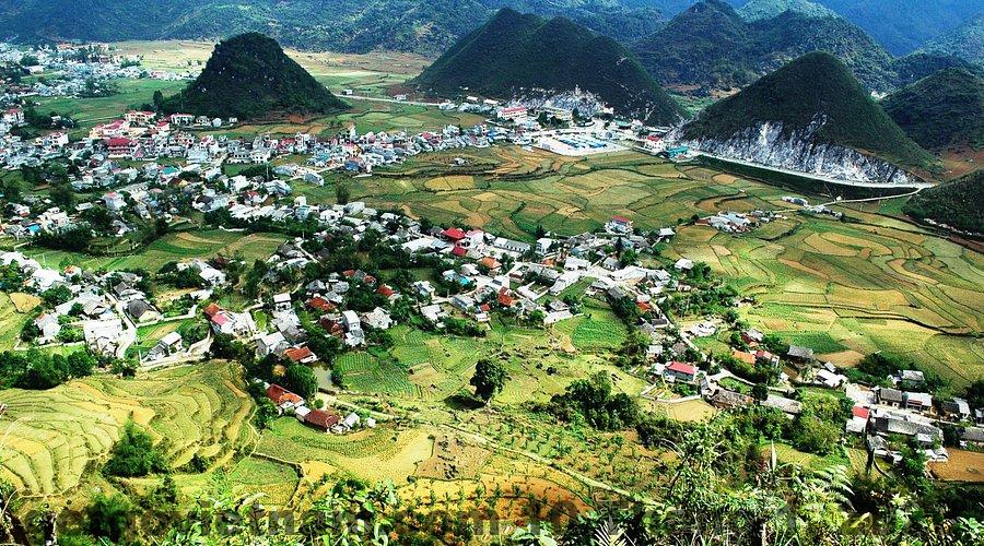 Bữa ăn sáng tại homestay gồm các món ăn địa phương tươi ngon, mang đậm hương vị Hà Giang.