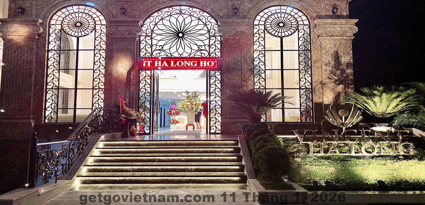 Khu vực sảnh lễ tân rộng rãi tại VINCENT HA LONG HOTEL