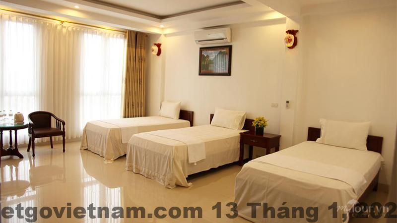 Nhân viên tại khách sạn thân thiện và nhiệt tình với khách hàng.