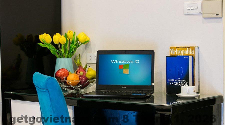 Không gian phòng nhìn ra khu phố cổ gần Diamond Legend Hotel