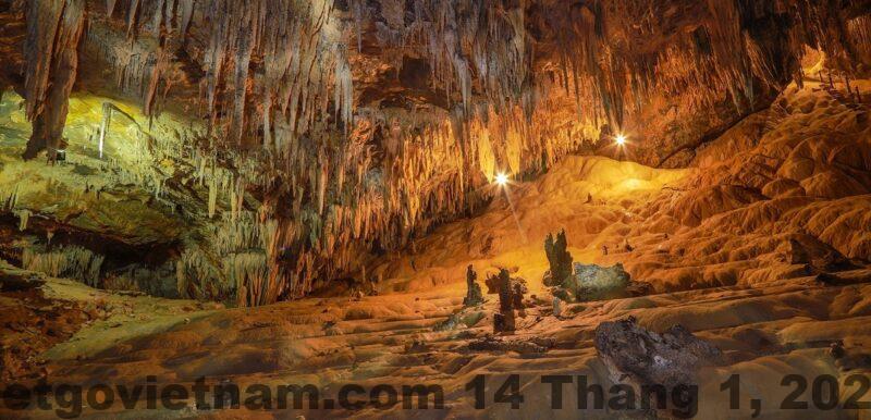 Khu vực sảnh lễ tân Pusamcap Hotel với phong cách gọn gàng và nghiêm túc