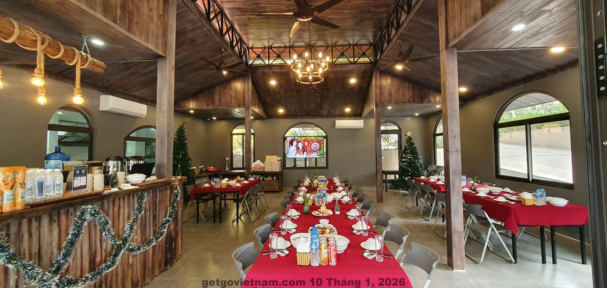 Toàn cảnh Dây Diều Cerf Volant nằm giữa rừng thông Sóc Sơn, không gian biệt lập và nhiều cây xanh